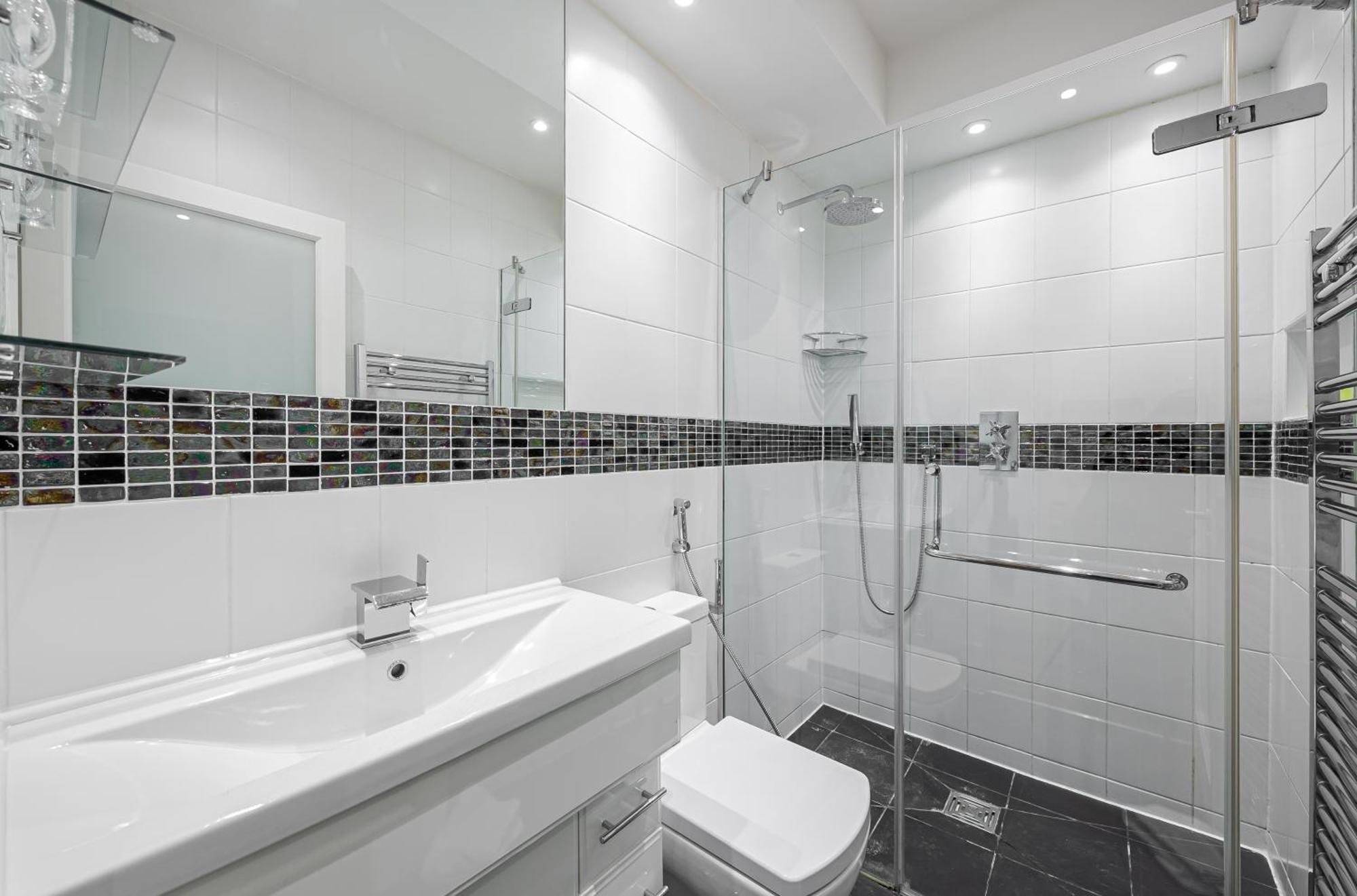 Chic Belgravia Hideaway With Private Patio 10 Mins To Harrods Apartment ลอนดอน ภายนอก รูปภาพ