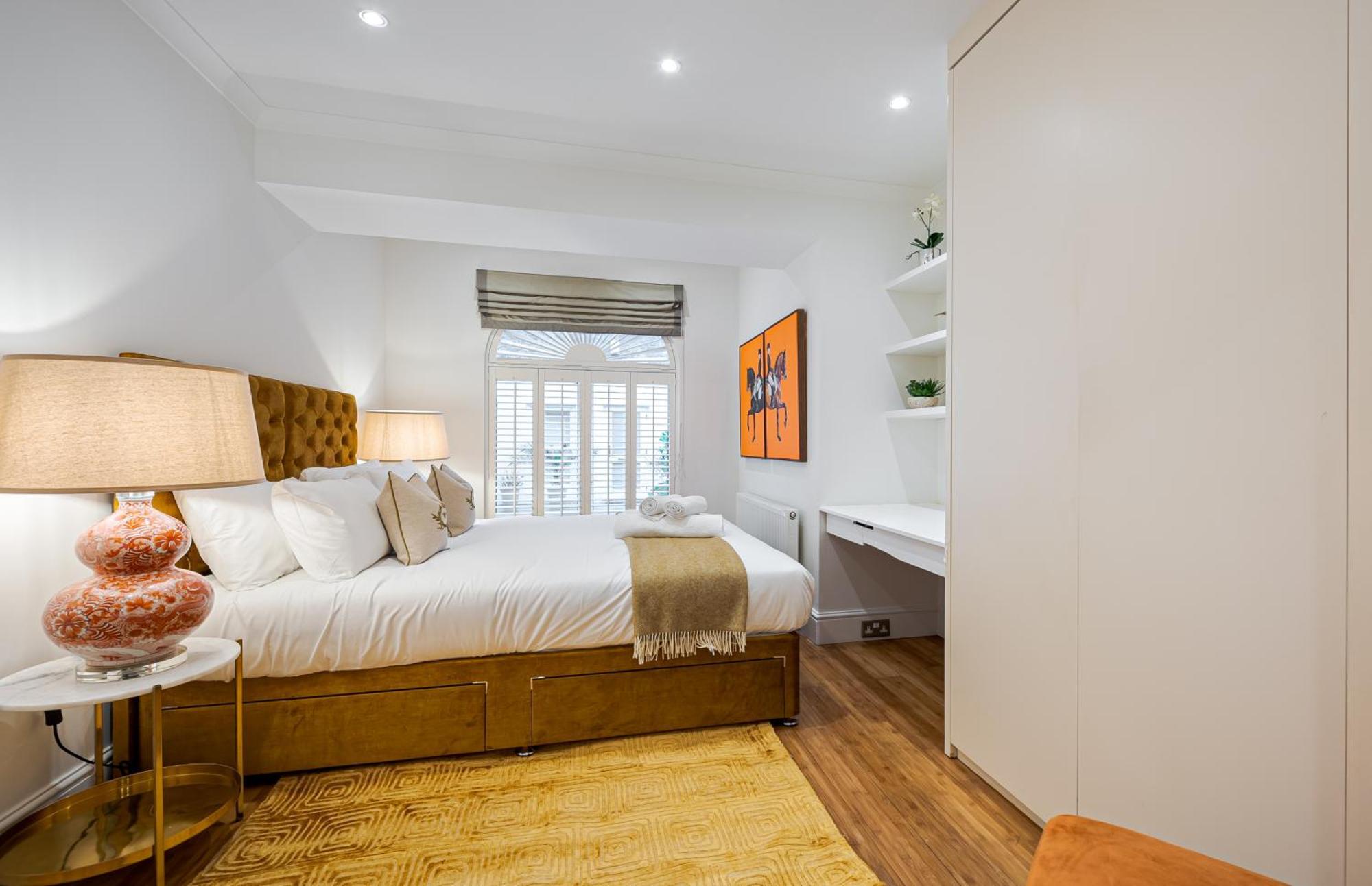 Chic Belgravia Hideaway With Private Patio 10 Mins To Harrods Apartment ลอนดอน ภายนอก รูปภาพ