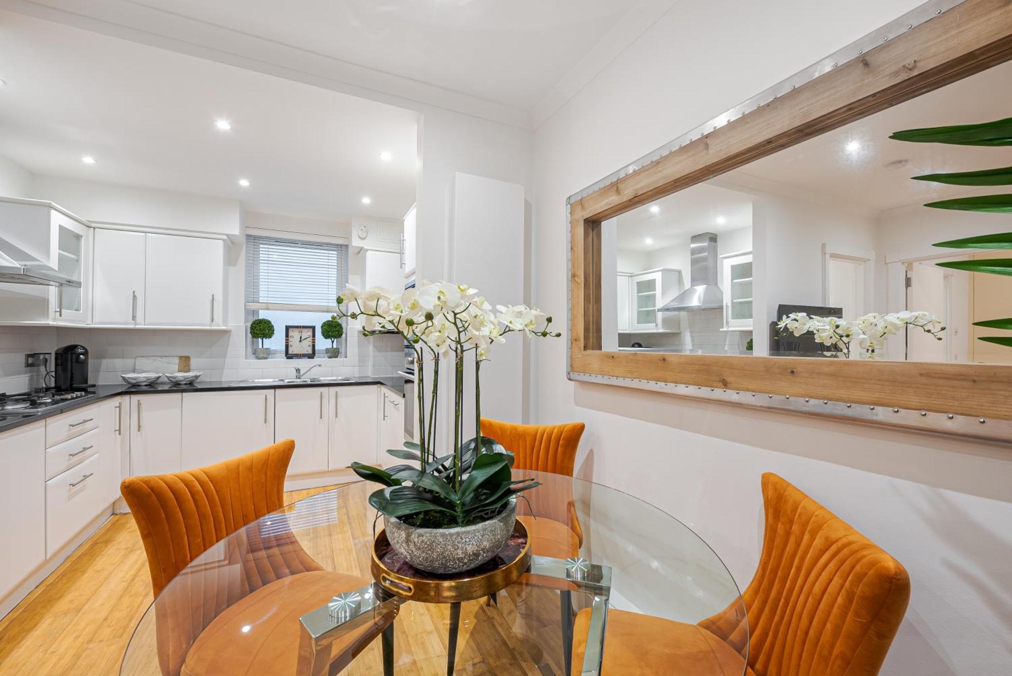 Chic Belgravia Hideaway With Private Patio 10 Mins To Harrods Apartment ลอนดอน ภายนอก รูปภาพ
